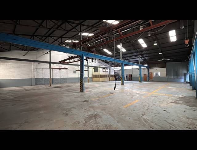 850M² WAREHOUSE TO LET IN EASTLEIGH